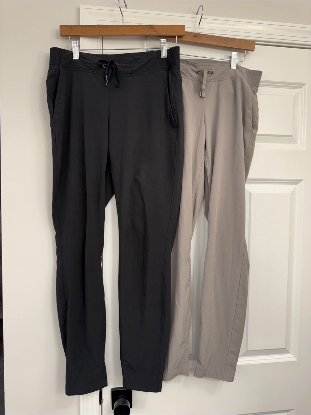 Athleta Women's Drawstring Track Pants in Black & Taupe